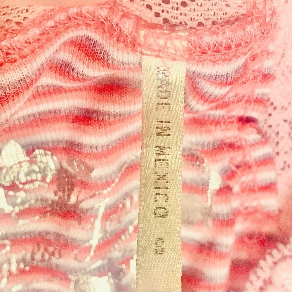 GUESS JEANS Lacey Straps & Trim. Tank is Pink/Peach/White Stripes (Small) *NEW🩷*